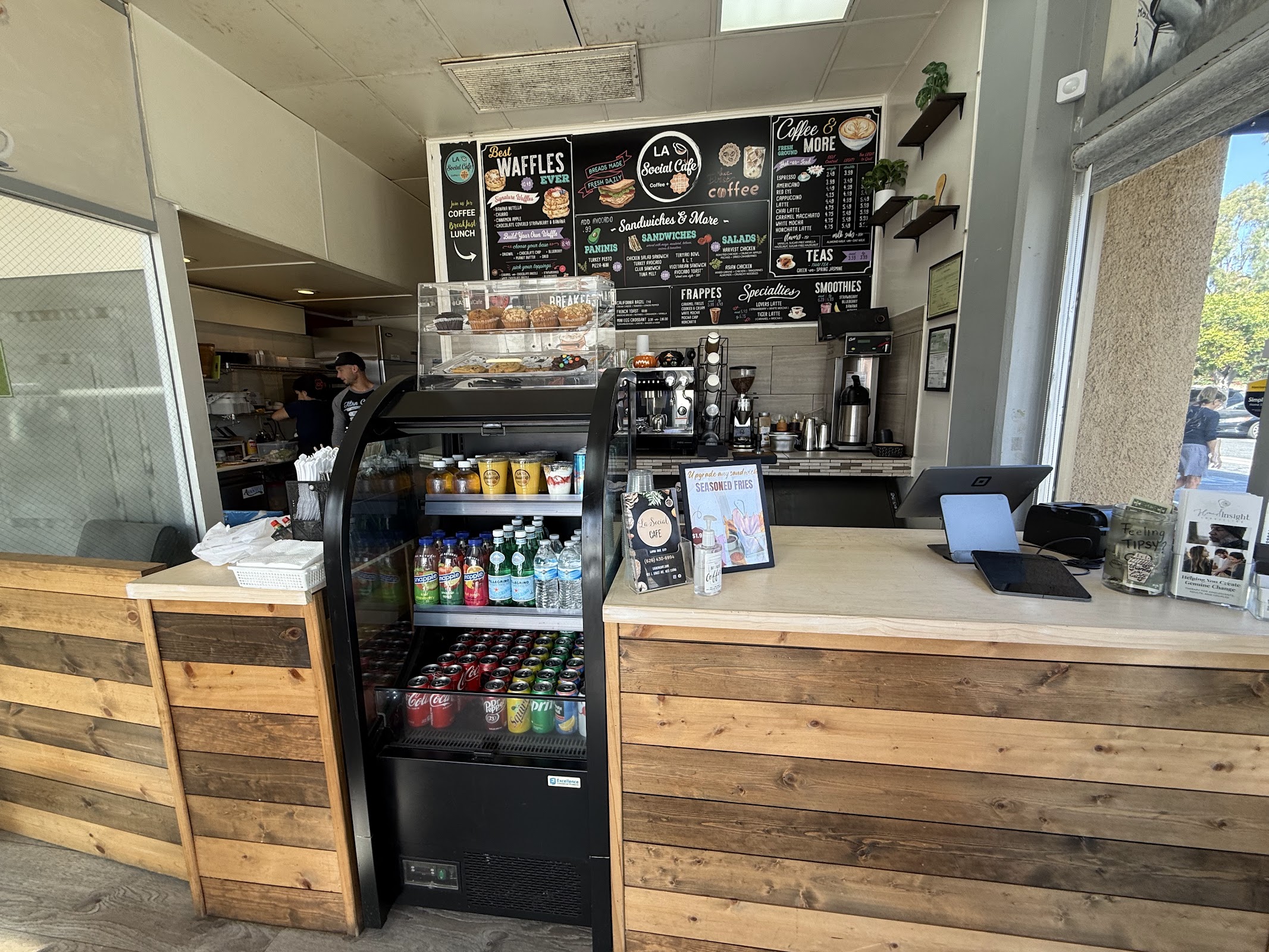LA SOCIAL CAFE photo 3
