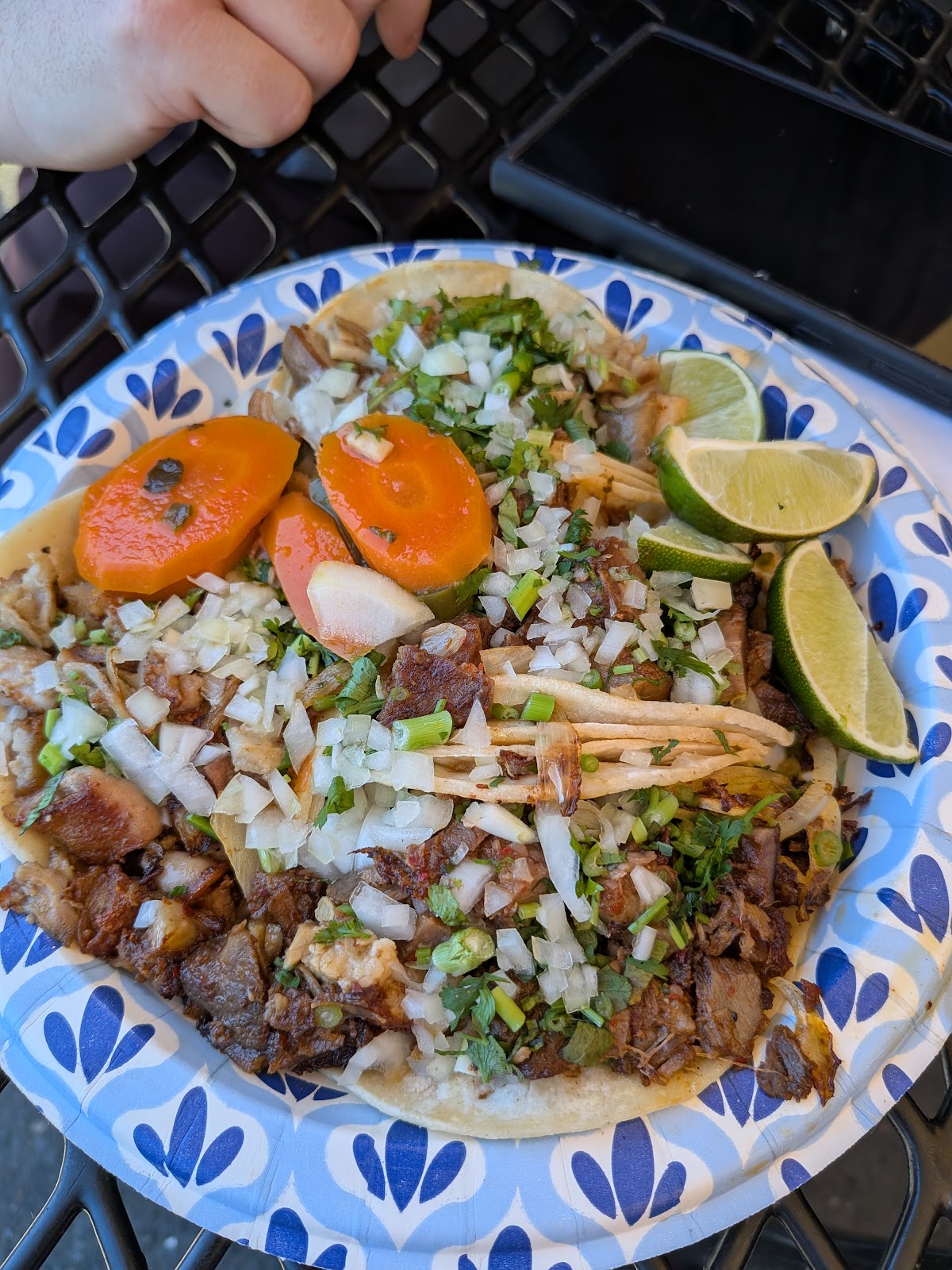 Los Jefes Mexican Taqueria photo 3