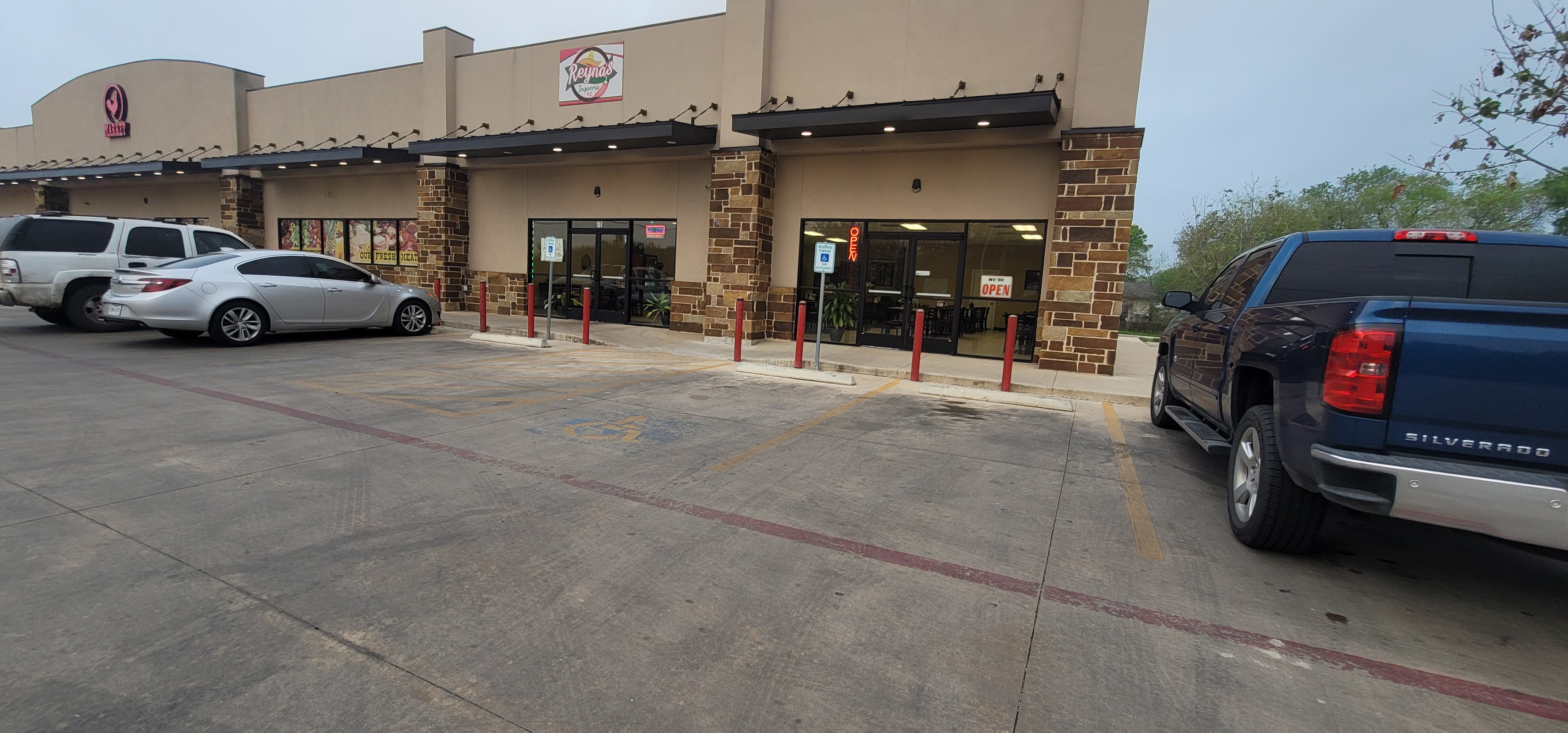 Reyna's Taqueria photo 3