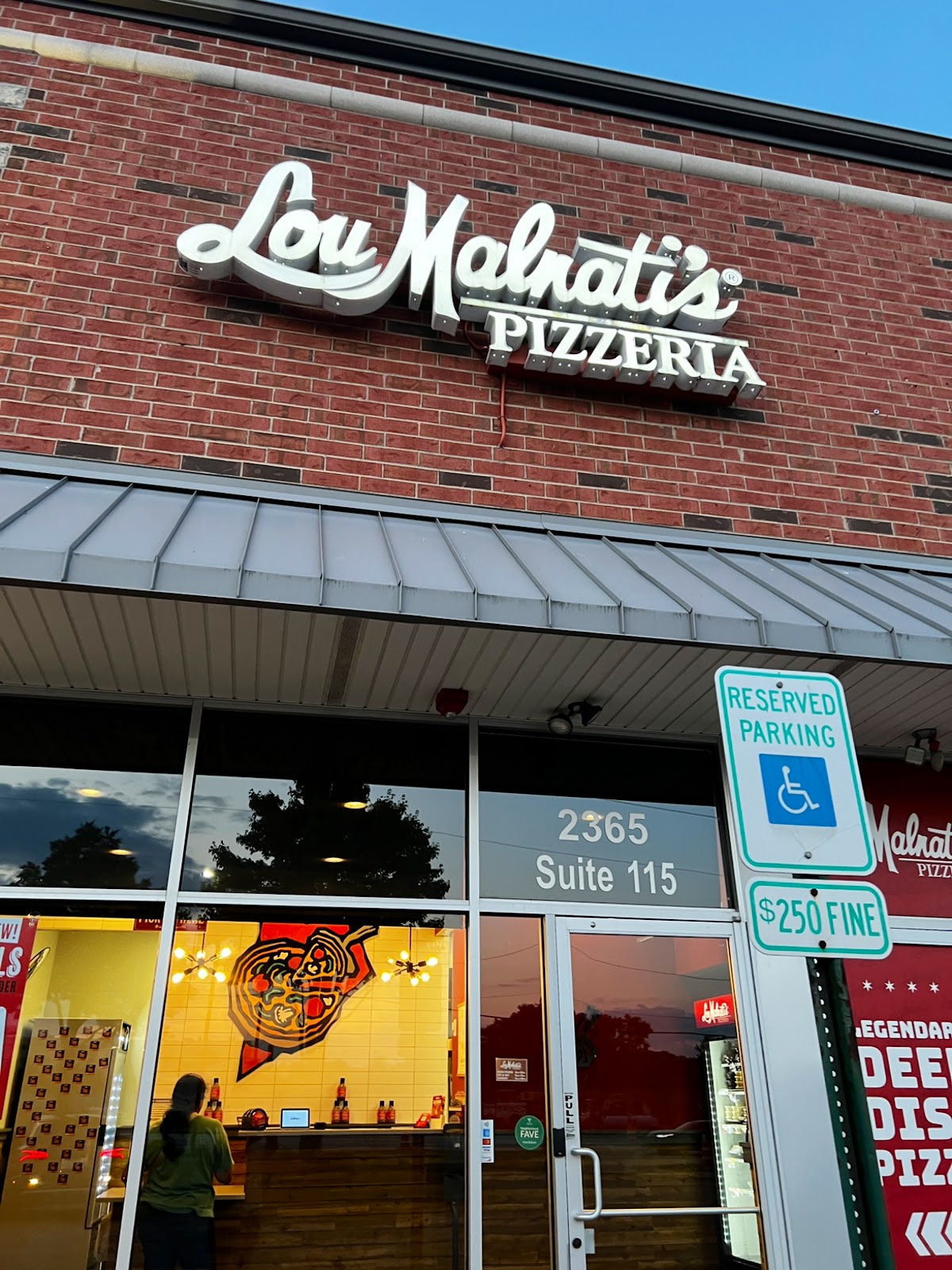 Lou Malnati's Pizzeria photo 2