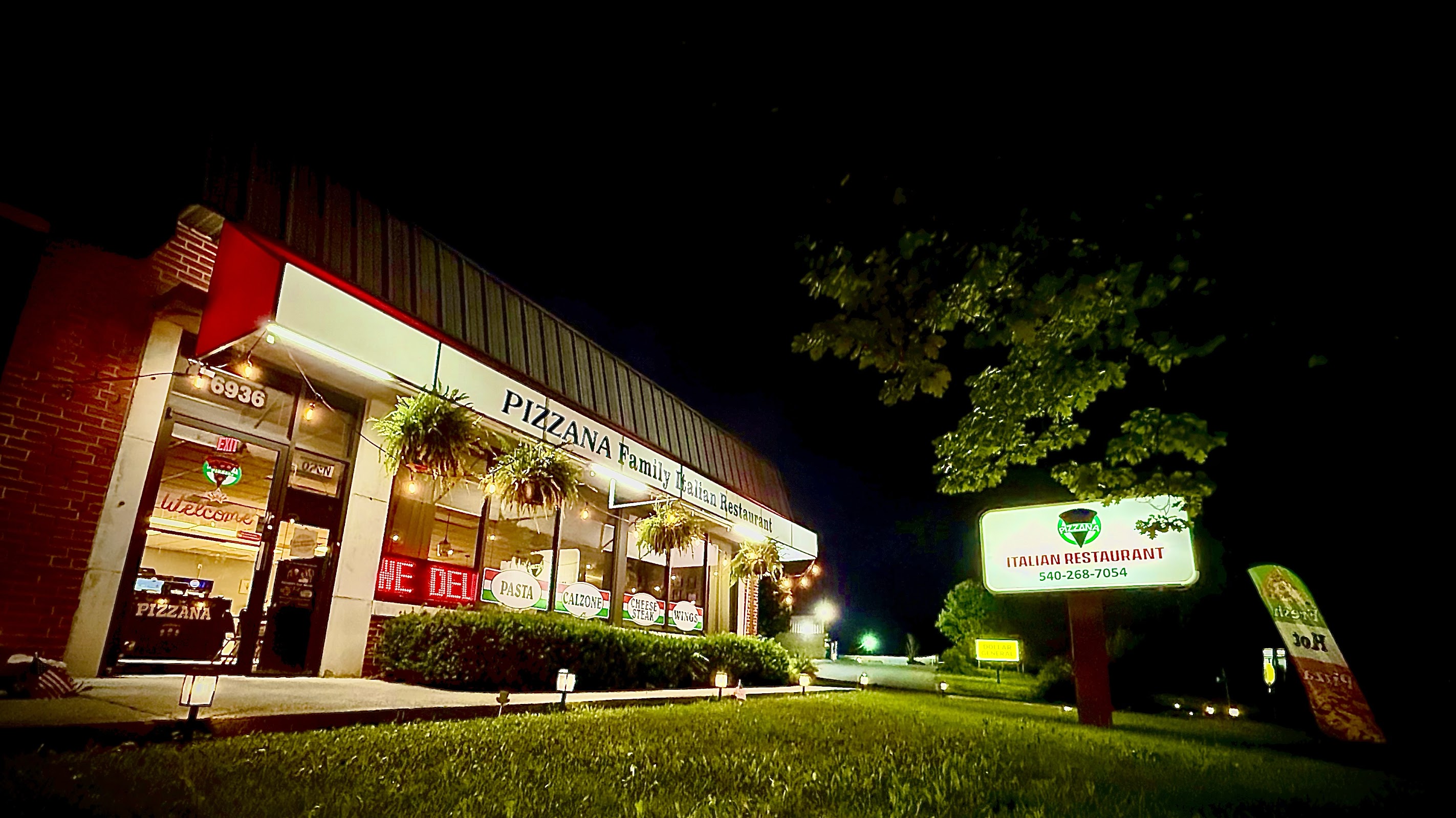 Pizanos Italian Restaurant photo 1