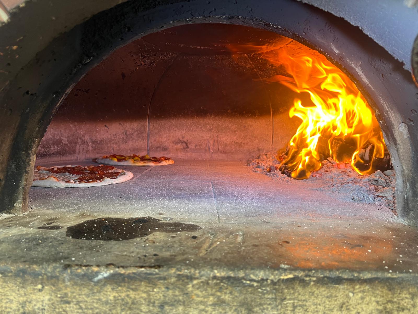Wood Fired Pizza & Sandwiches Gypsum CO | Luigi’s photo 3