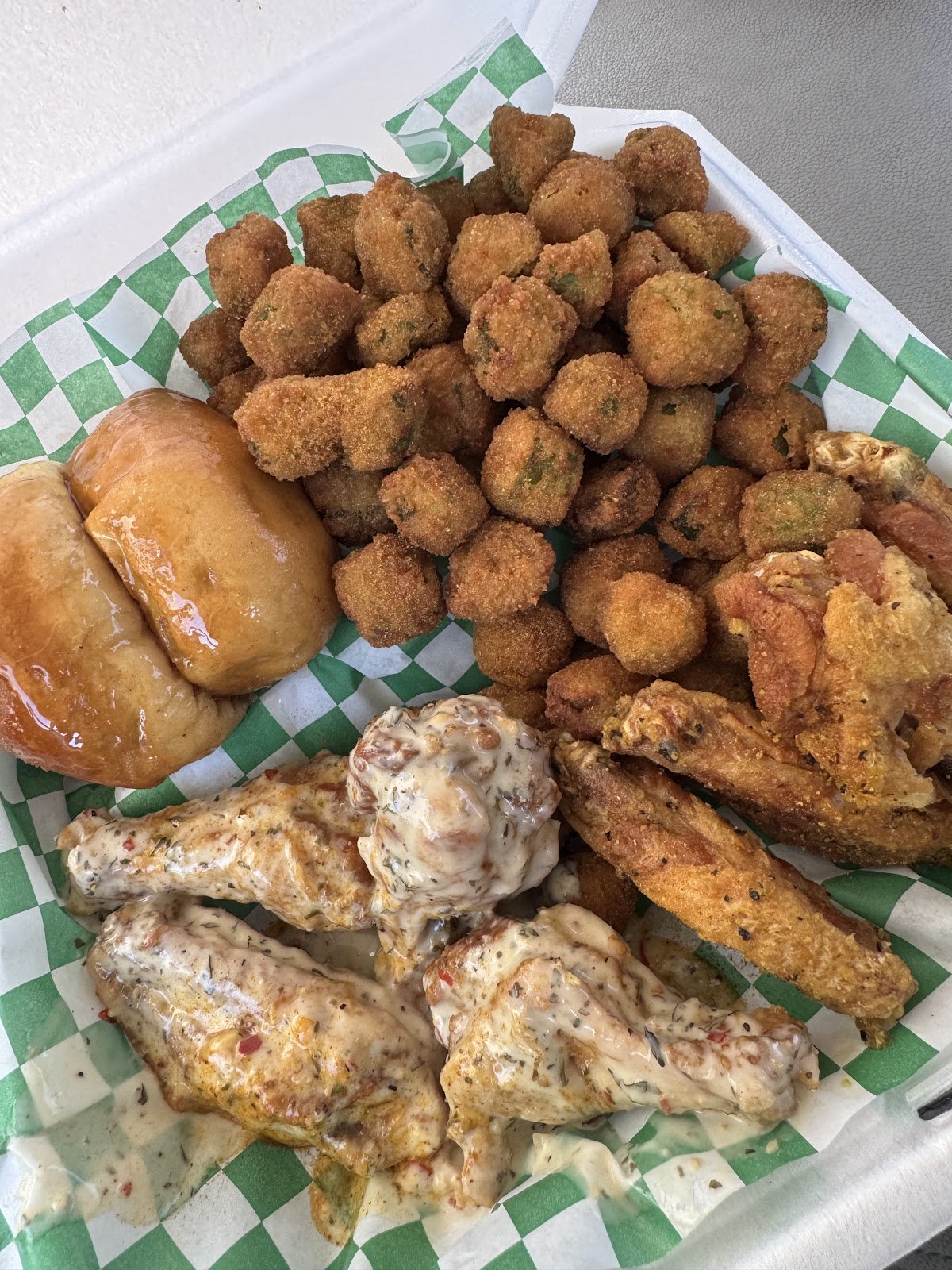 Rozay’s Wings photo 1
