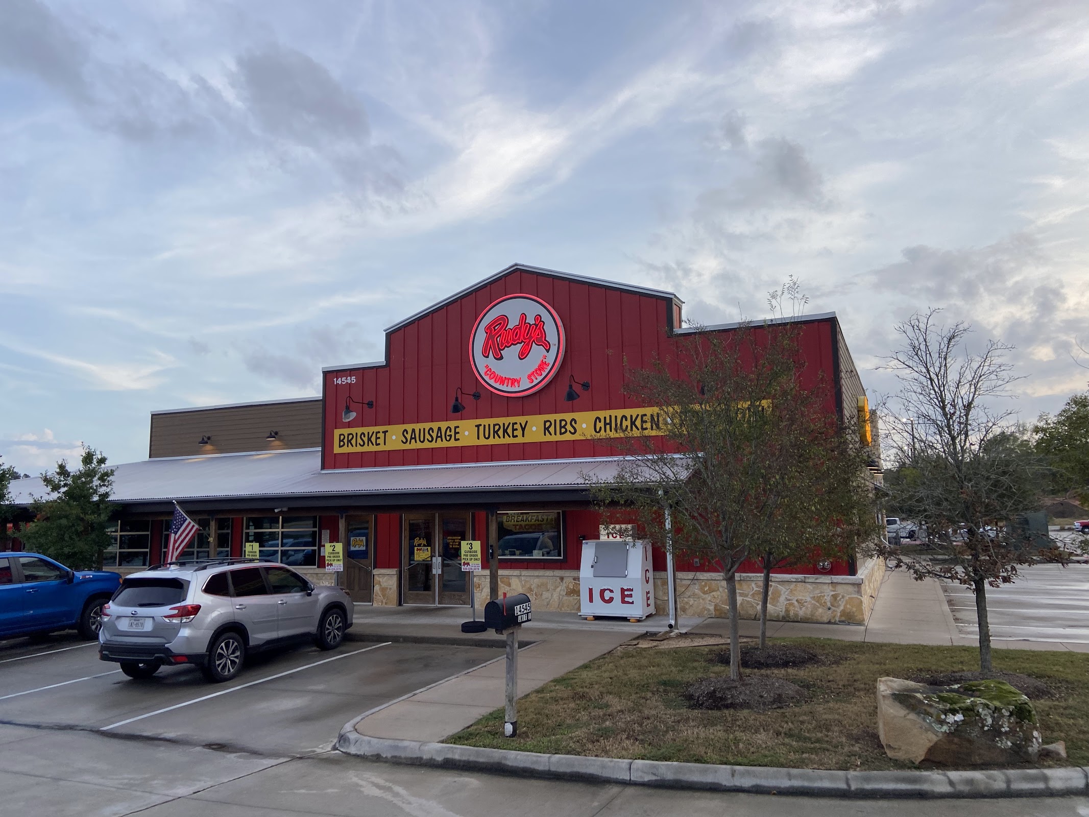 Rudy's "Country Store" and Bar-B-Q photo 2