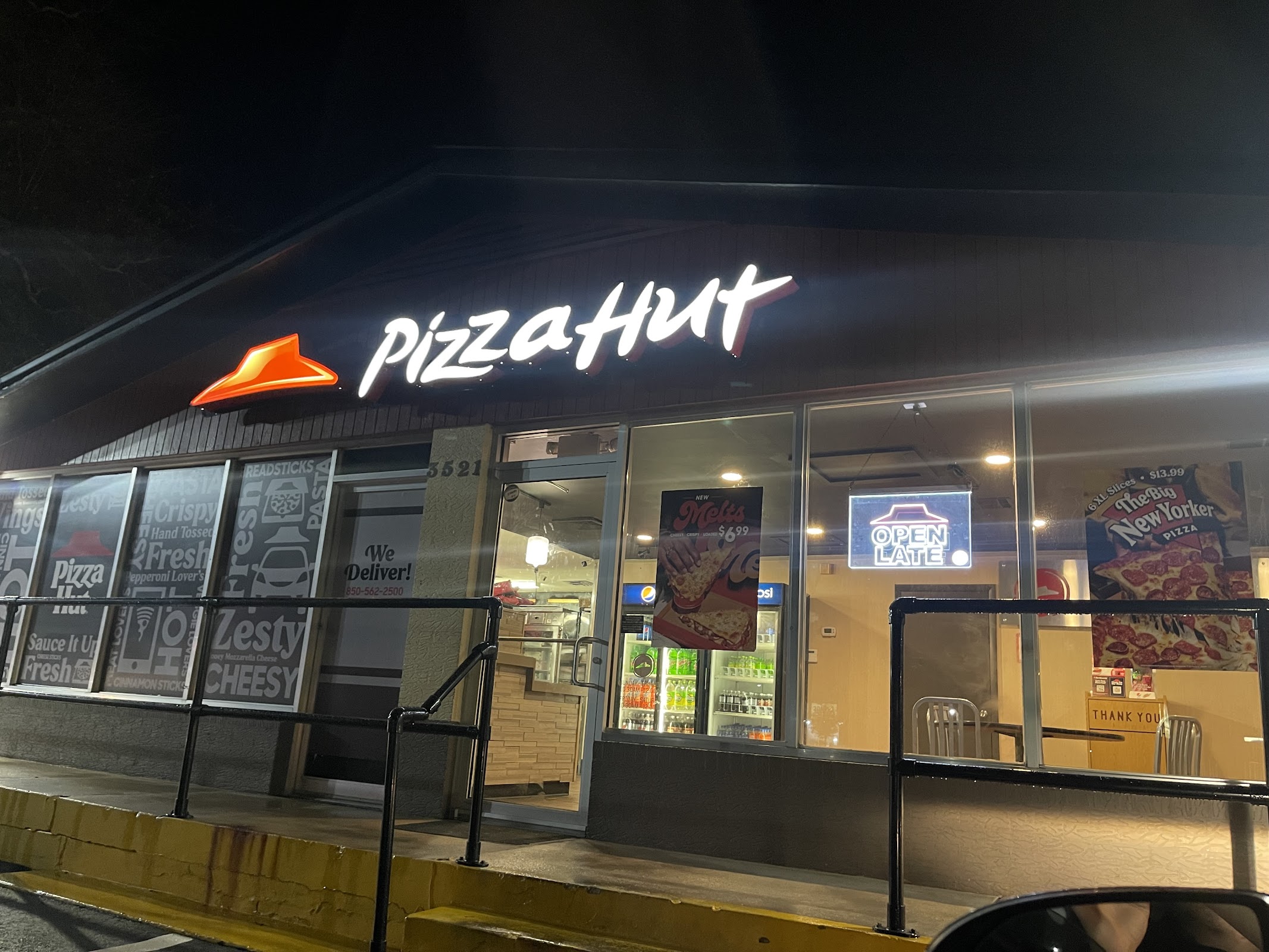 Pizza Hut photo 3