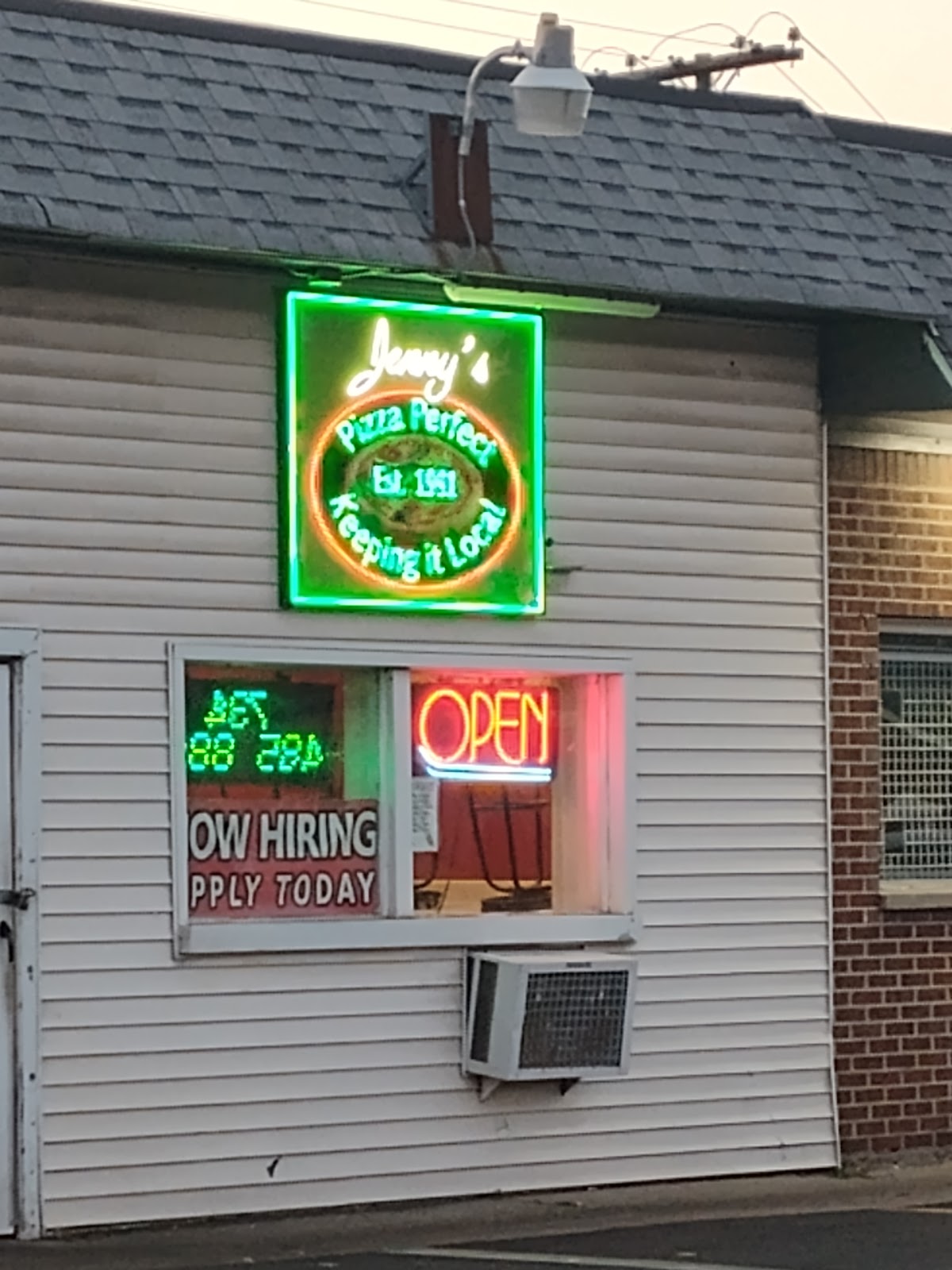 Pizza Perfect Ypsilanti photo 3